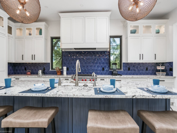 Luxurious Vacation Pool Home in Siesta Key 5 min walk to beach